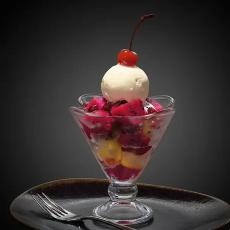 Fresh Fruit Salad with Ice Cream (Vanilla)